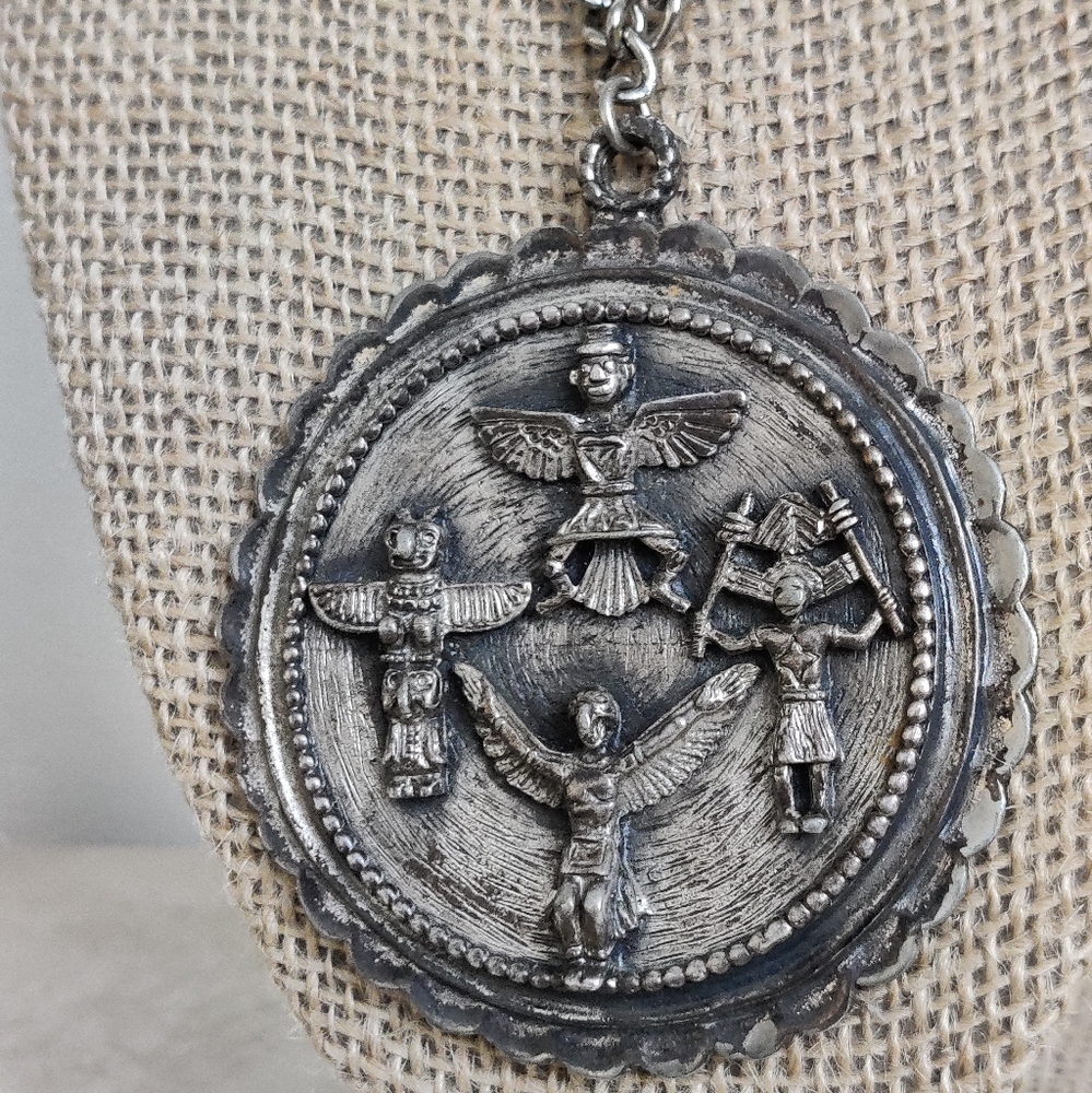 Vintage Native American Totem Pole Silver Metal Medallion Necklace - Picture 10 of 14